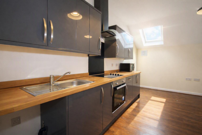 2 bed Apartment to rent Image 4