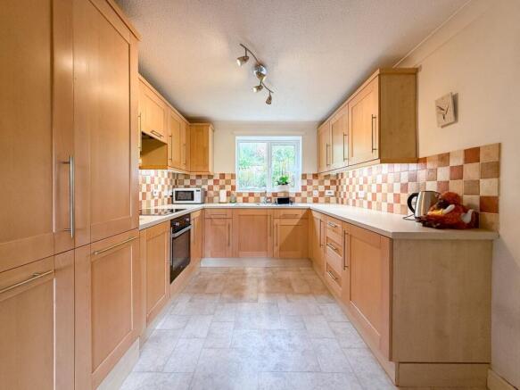 4 bed Detached for sale Image 5