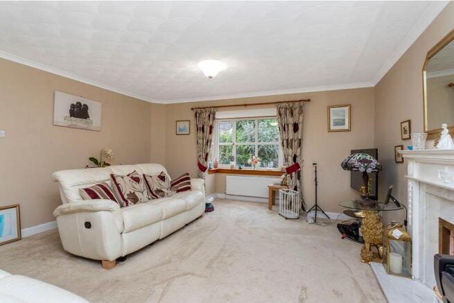 15 Willow Tree Place, Balerno, Edinburgh, EH14 5AZ photo 4