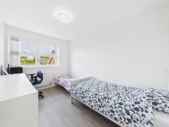 4 bed Detached for sale Image 7