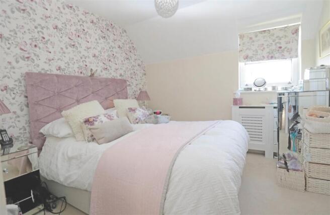 Bed 1.jpg