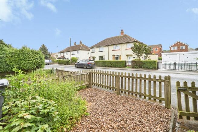 2 bed Terraced for sale Image 8