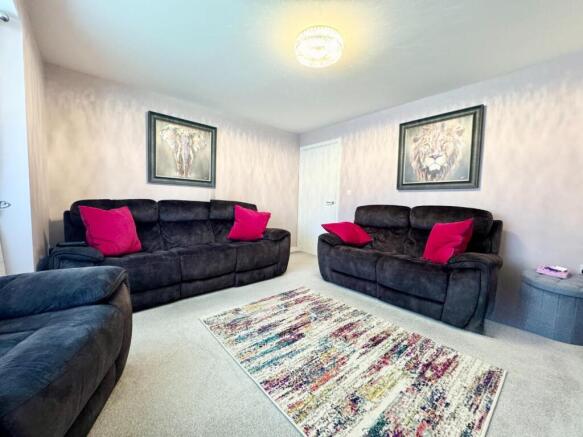 4 bed Detached for sale Image 10