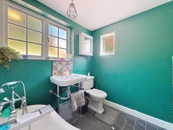 2 bed Detached for sale Image 8