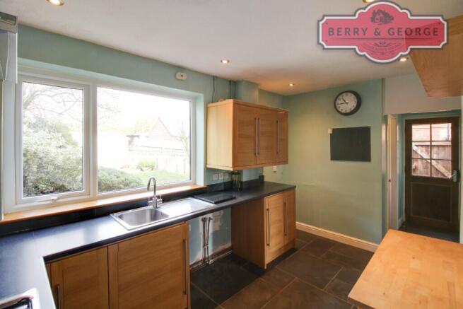 KITCHEN / BREAKFAST