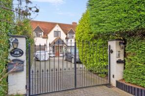 Magnolia Cottage, Elm Close, Slough SL2 3NA