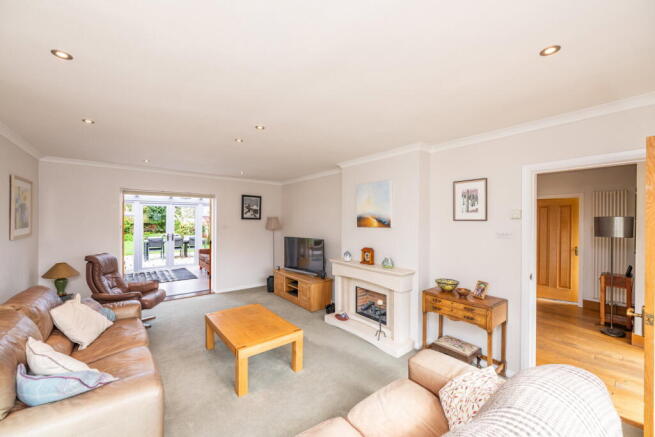 5 bed Detached for sale Image 10