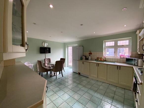 KITCHEN 17'7 x 12'10