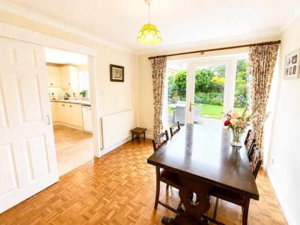 4 bed Bungalow for sale Image 6