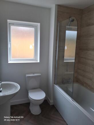 4 bed Detached to rent Image 9