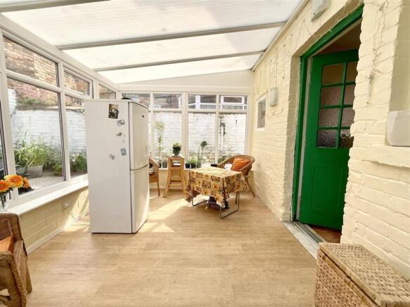 5 bed House for sale Image 5