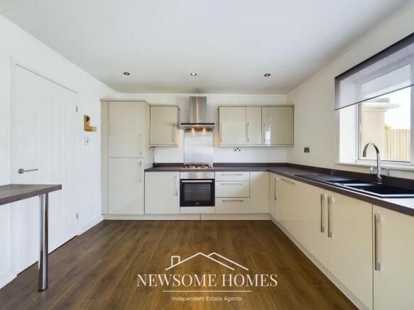 Kitchen/ Dining Room