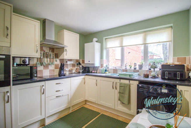 Well fitted kitchen breakfast room with garden vie