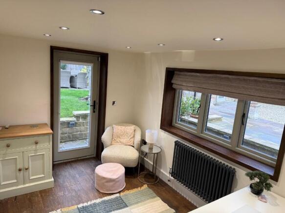 5 bed Detached to rent Image 12