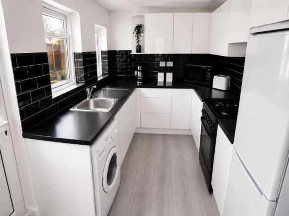 2 bed Terraced to rent Image 4