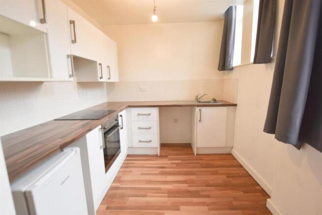 OPEN PLAN LOUNGE/KITCHEN/BEDROOM