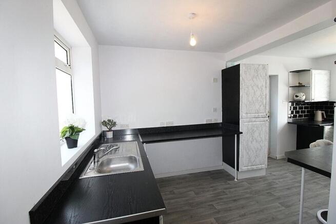 3 bed Semi-Detached for sale Image 6