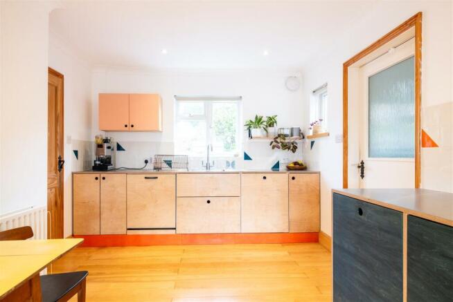 LE 20 Hereward Way BN7 2HJ-15.jpg
