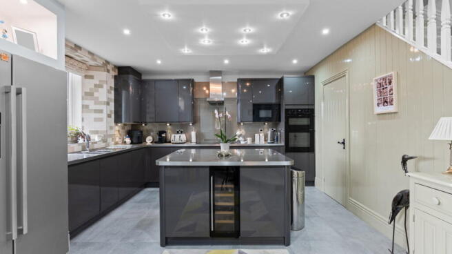 4 bed Barn Conversion for sale Image 11