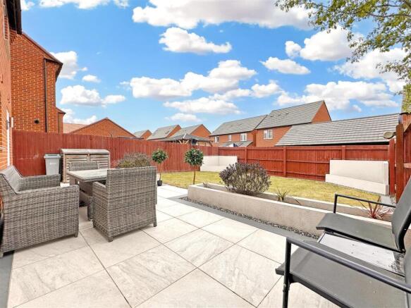 Superb Landscaped Garden 588