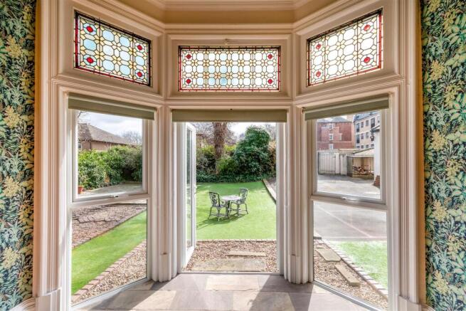 5 bed Detached for sale Image 6