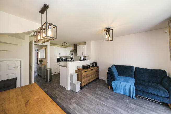 4 bed Semi-Detached for sale Image 12