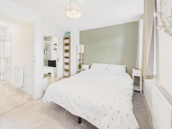 3 bed Town House for sale Image 12