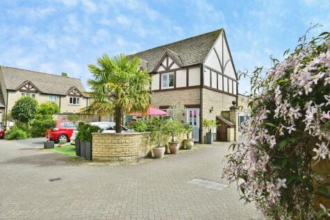 Highfield Lane, Cirencester, Gloucestershire