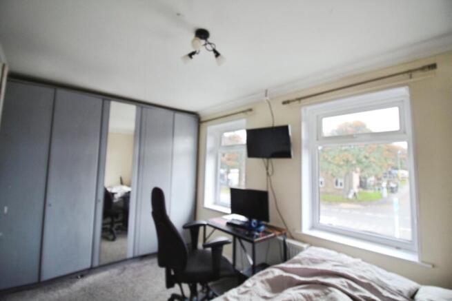 5 bed Semi-Detached for sale Image 10