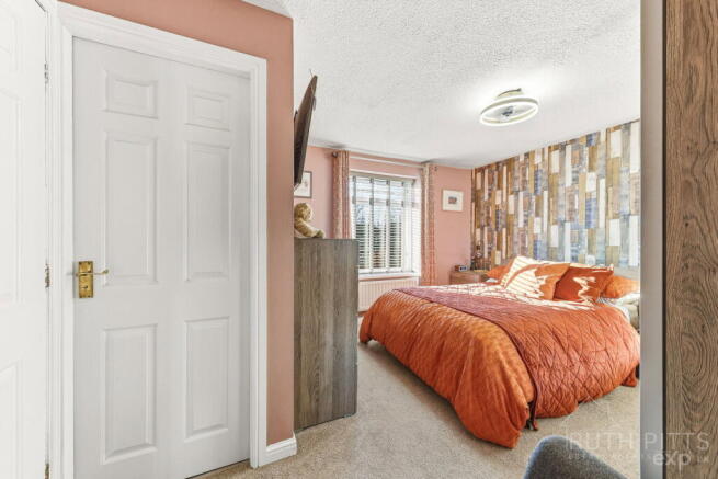 4 bed Detached for sale Image 12