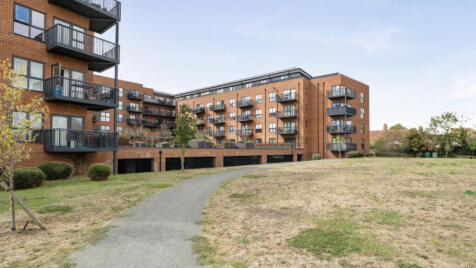 Ashford TW15 2DZ, Ashford, TW15 2DZ