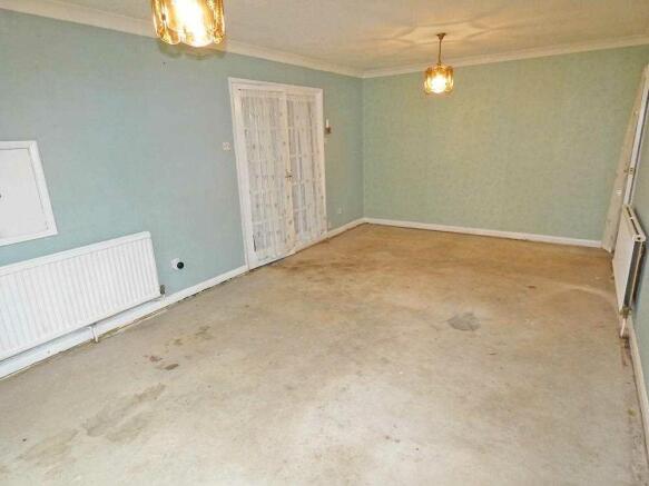LOUNGE/DINING ROOM