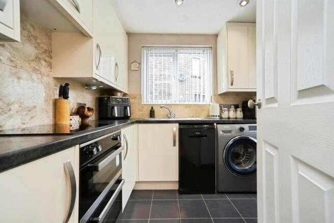 3 bed Semi-Detached for sale Image 7