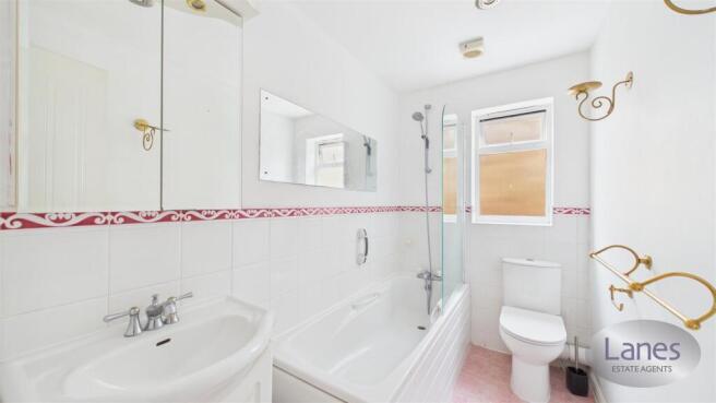 House in Broxbourne, Hertfordshire - View 5