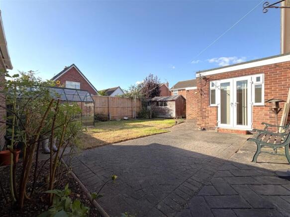 Lovely Enclosed Garden 026
