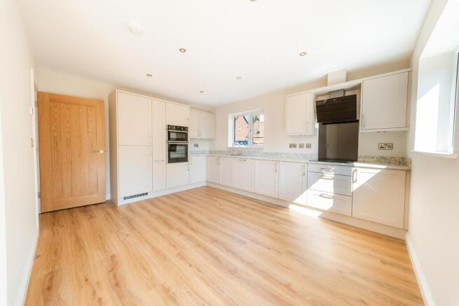 3 - Kitchen.jpg