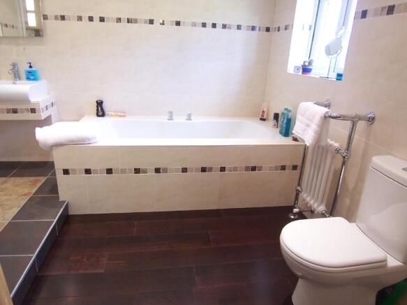 BATHROOM 1