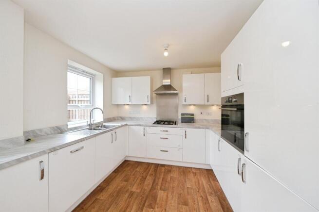 4 bed Detached for sale Image 4