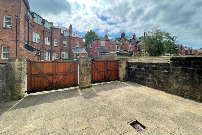 2 bed Apartment to rent Image 8