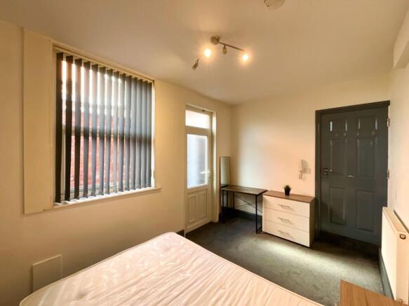 5 bed Terraced to rent Image 5