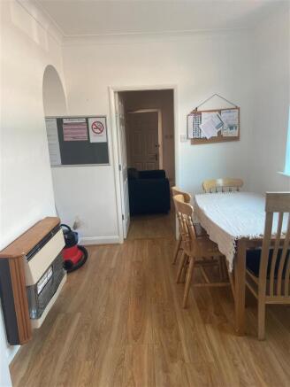 4 bed House Share to rent Image 6