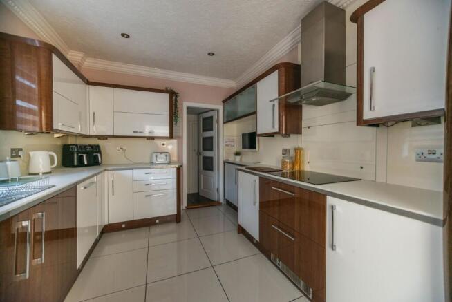3 bed Terraced for sale Image 12