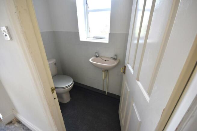 GROUND FLOOR W.C.