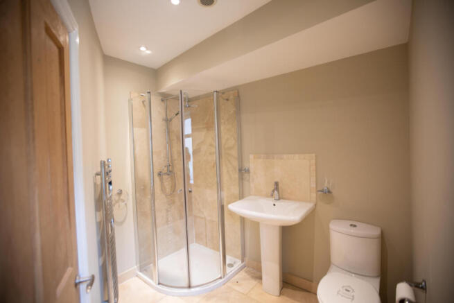 6 bed Semi-Detached for sale Image 9