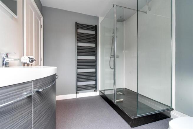 Master En-Suite