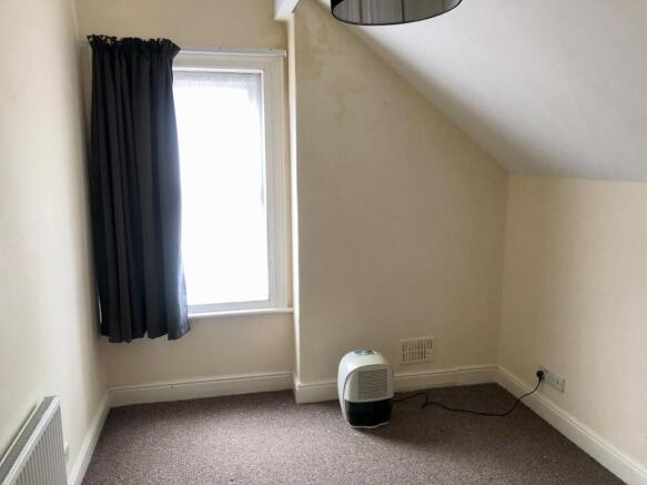 3 bed Flat to rent Image 11