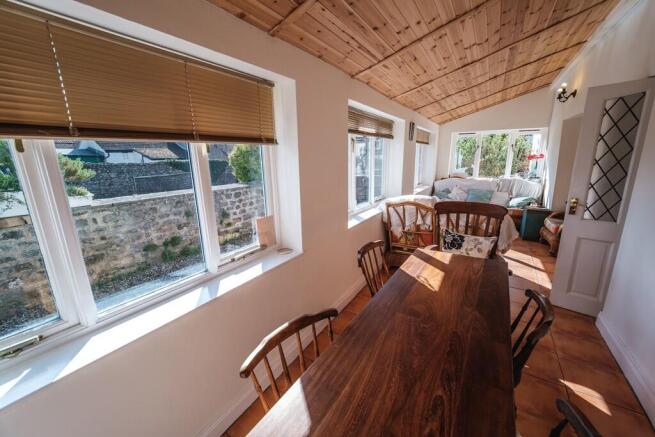 5 bed Semi-Detached for sale Image 9
