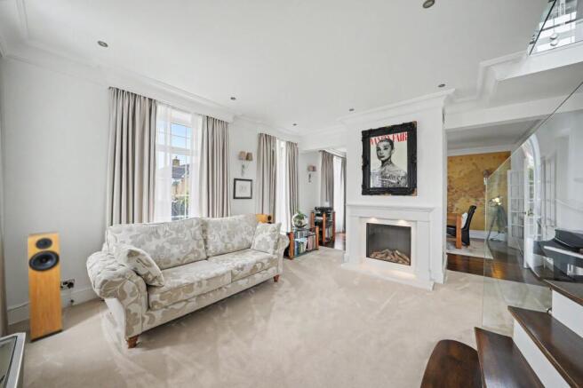 5 bed Detached for sale Image 8