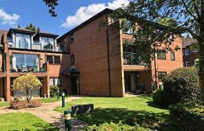 The Penthouse, 35 Beaulieu Court, Winn Road, Southampton SO17 1EL
