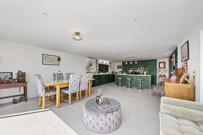4 bed Detached for sale Image 12